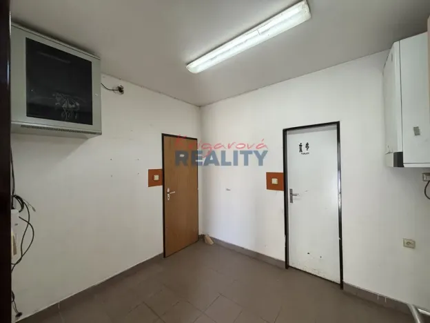 Pronájem skladu, Lišov, Miletínská, 350 m2