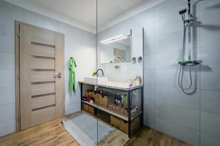 Prodej rodinného domu, Benátky, 145 m2