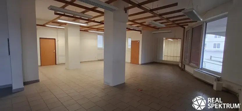 Pronájem obchodního prostoru, Boskovice, nám. Dr. Snětiny, 100 m2