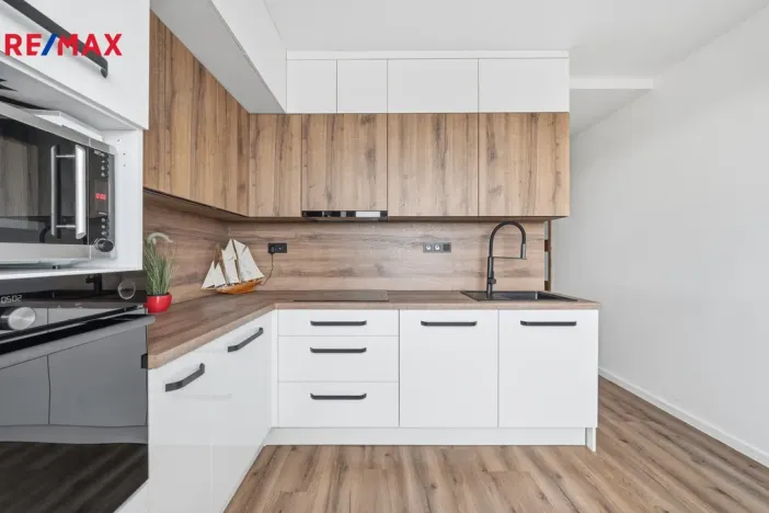 Prodej bytu 1+1, Hradec Králové - Nový Hradec Králové, třída Edvarda Beneše, 41 m2