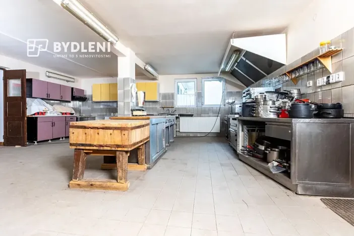 Prodej restaurace, Vysoká Pec, 1120 m2