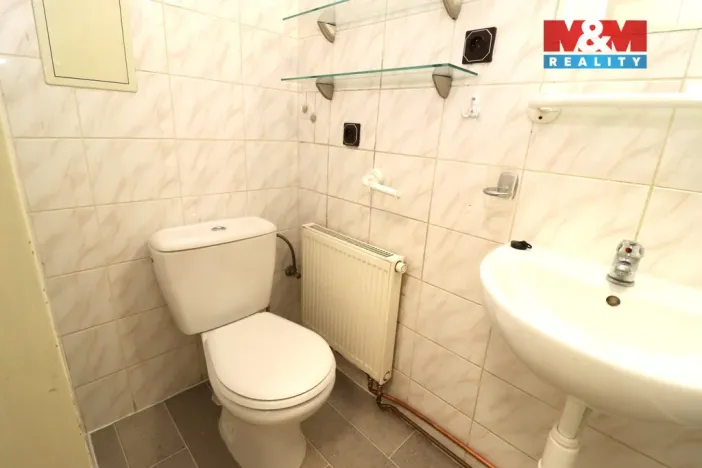 Pronájem bytu 1+1, Karlovy Vary, Jaltská, 46 m2