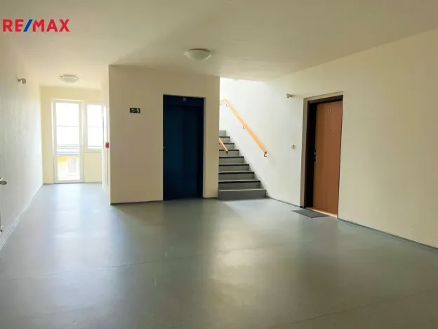 Pronájem bytu 2+kk, Karlovy Vary - Drahovice, Waldertova, 61 m2
