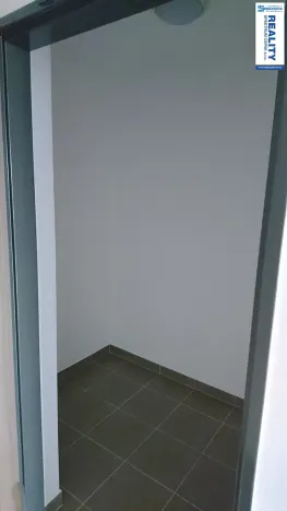 Pronájem bytu 2+kk, Kamenný Újezd, 5. května, 43 m2