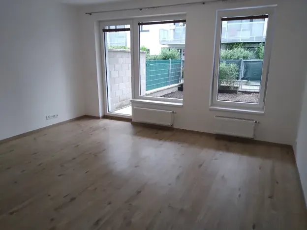 Prodej kanceláře, Praha - Uhříněves, náměstí Bratří Jandusů, 35 m2