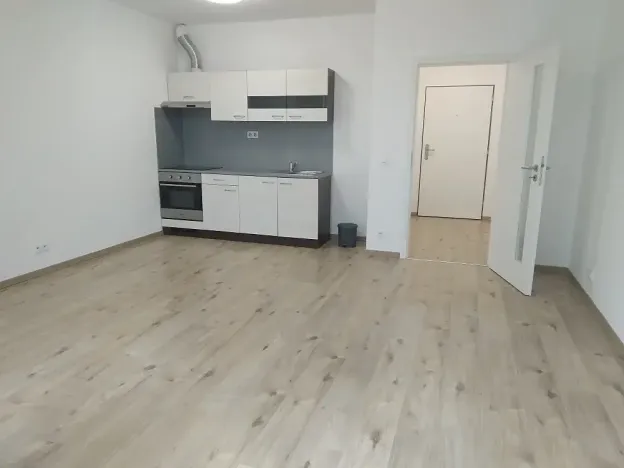 Prodej kanceláře, Praha - Uhříněves, náměstí Bratří Jandusů, 35 m2