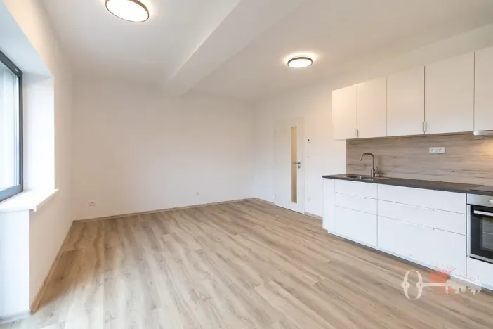 Pronájem bytu 1+kk, Praha - Uhříněves, Douchova, 32 m2
