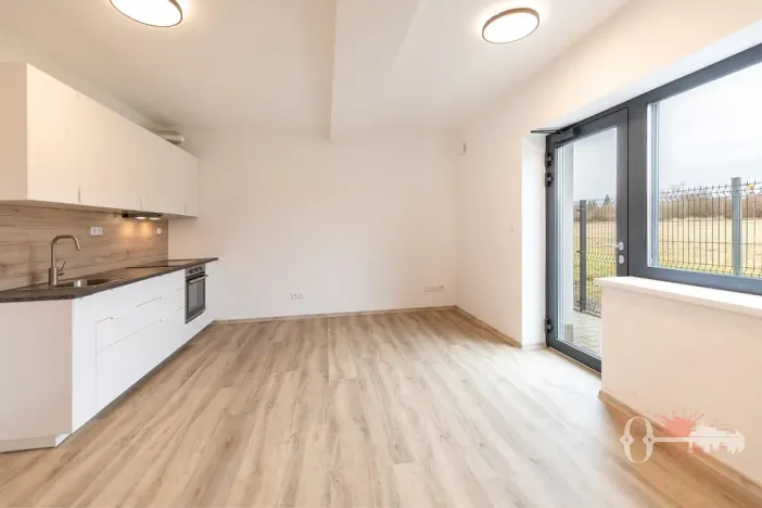 Pronájem bytu 1+kk, Praha - Uhříněves, Douchova, 32 m2
