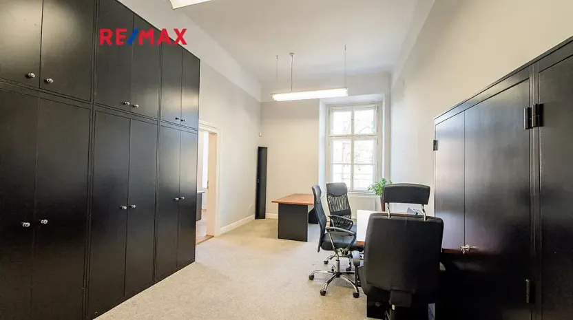 Pronájem kanceláře, Praha - Karlín, Sokolovská, 69 m2