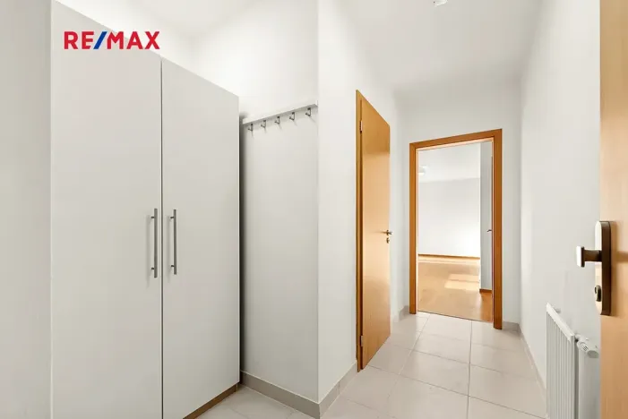 Pronájem bytu 1+kk, Praha - Řeporyje, Kakosova, 35 m2