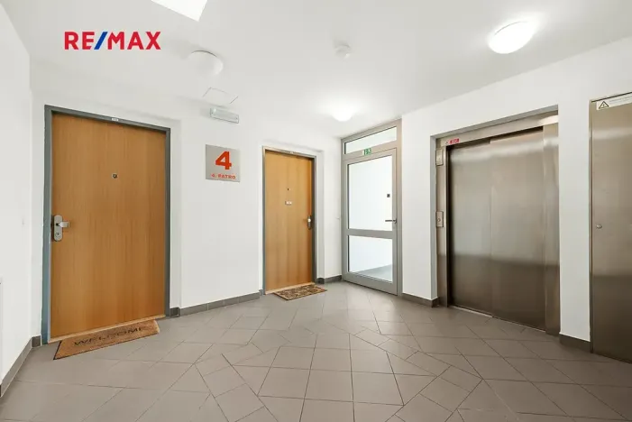 Pronájem bytu 1+kk, Praha - Řeporyje, Kakosova, 35 m2