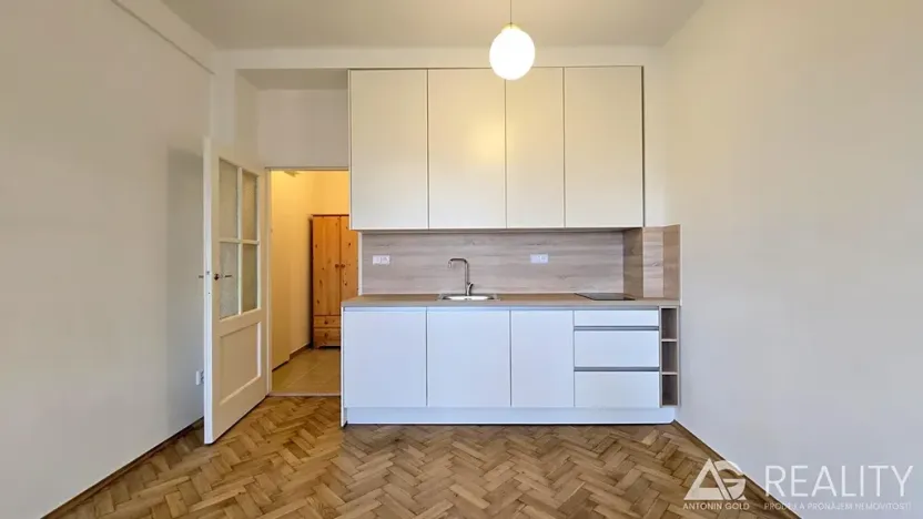Pronájem bytu 1+kk, Praha - Bubeneč, Terronská, 25 m2