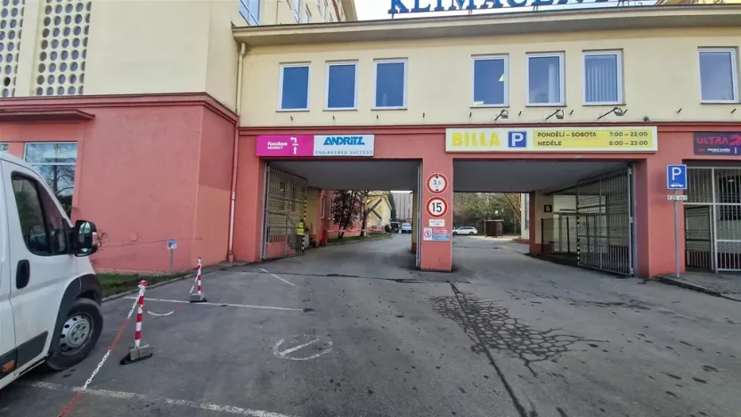 Pronájem kanceláře, Praha, Počernická, 604 m2