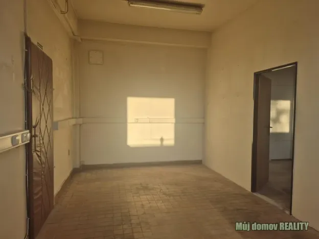 Pronájem výrobních prostor, Praha - Běchovice, Podnikatelská, 695 m2