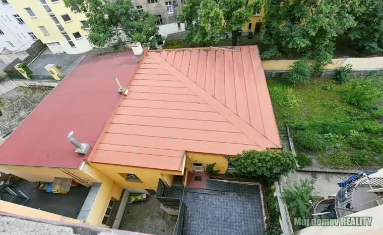 Pronájem obchodního prostoru, Praha - Libeň, náměstí Dr. Václava Holého, 300 m2