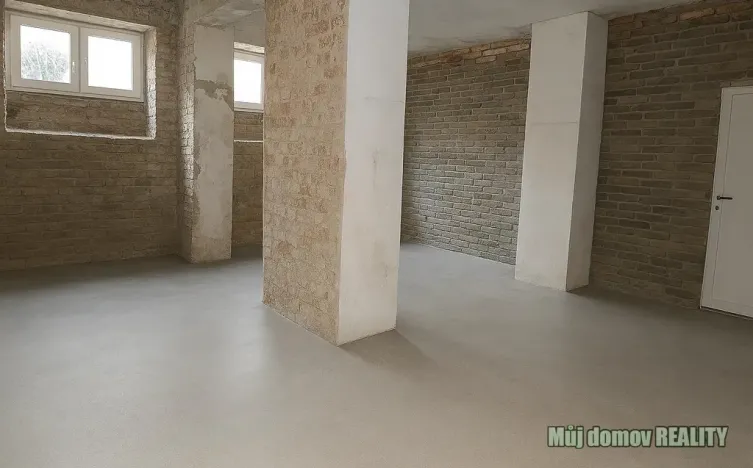 Pronájem obchodního prostoru, Praha - Libeň, náměstí Dr. Václava Holého, 300 m2