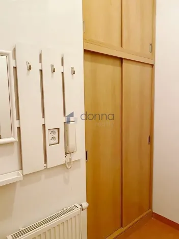 Pronájem bytu 1+kk, Praha, Grafická, 37 m2