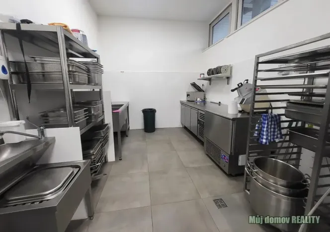 Pronájem restaurace, Praha - Strašnice, V olšinách, 150 m2