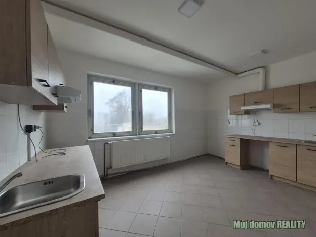 Pronájem ubytování, Praha - Uhříněves, Přátelství, 626 m2