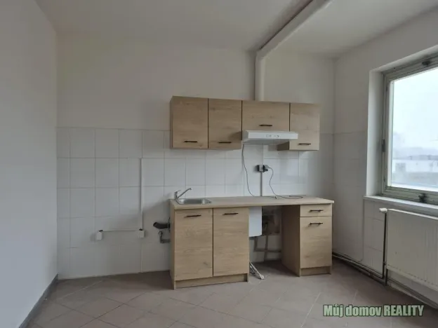 Pronájem ubytování, Praha - Uhříněves, Přátelství, 626 m2