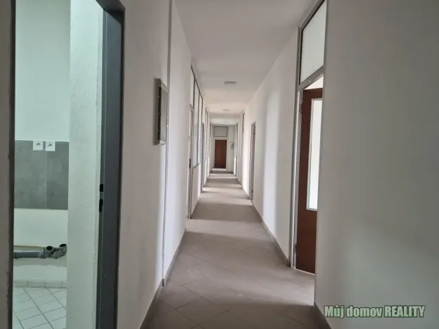 Pronájem ubytování, Praha - Uhříněves, Přátelství, 626 m2