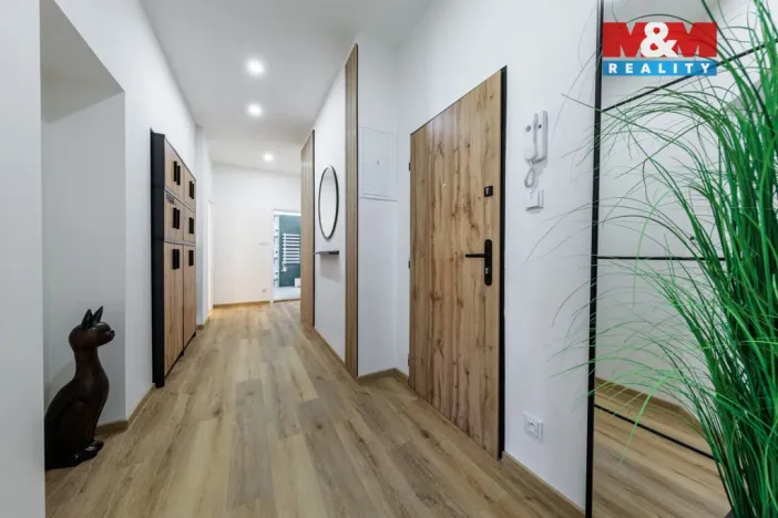 Prodej bytu 2+1, Karlovy Vary, Bělehradská, 96 m2