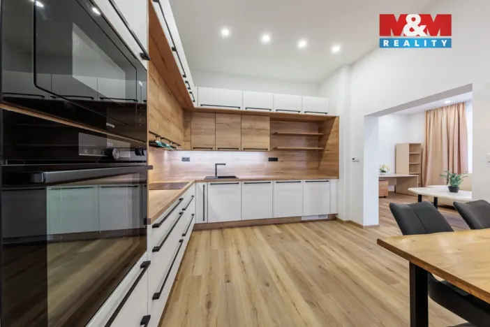 Prodej bytu 2+1, Karlovy Vary, Bělehradská, 96 m2