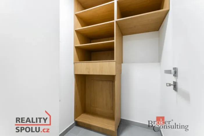 Pronájem bytu 2+kk, Praha - Smíchov, Podbělohorská, 62 m2