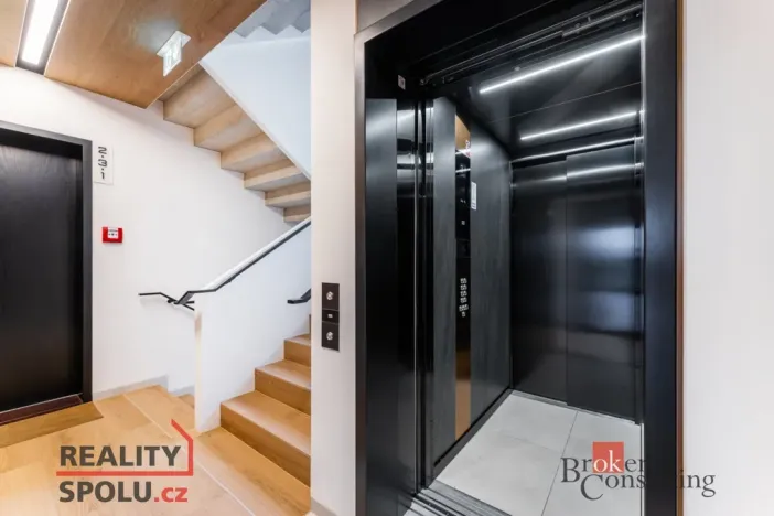 Pronájem bytu 2+kk, Praha - Smíchov, Podbělohorská, 62 m2