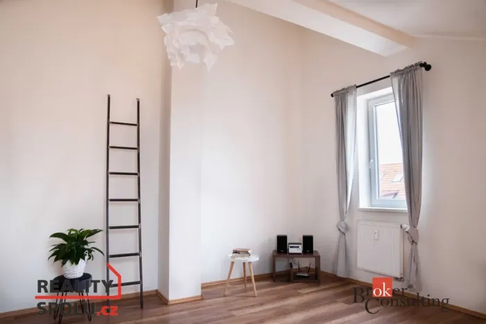 Prodej bytu 2+kk, Šestajovice, Komenského, 69 m2