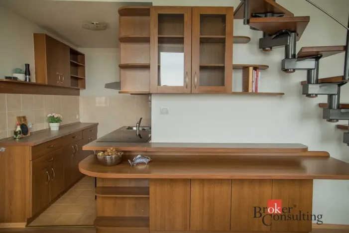 Prodej bytu 2+kk, Šestajovice, Komenského, 69 m2