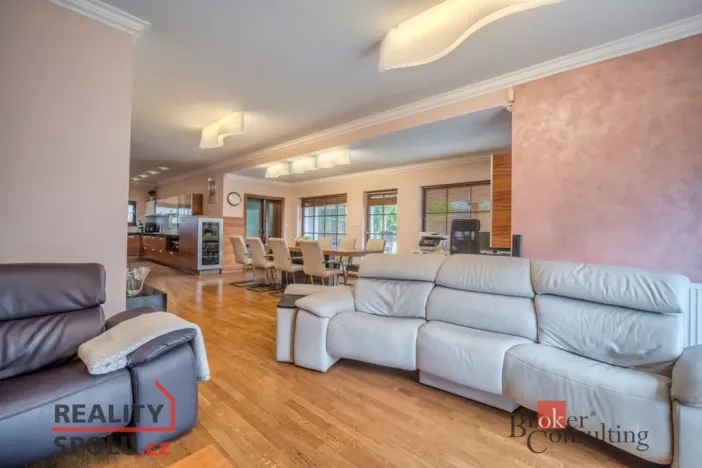 Prodej rodinného domu, Praha - Horní Počernice, Zárybnická, 307 m2