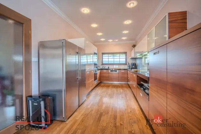 Prodej rodinného domu, Praha - Horní Počernice, Zárybnická, 307 m2