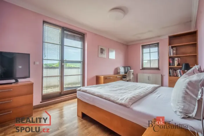 Prodej rodinného domu, Praha - Horní Počernice, Zárybnická, 307 m2