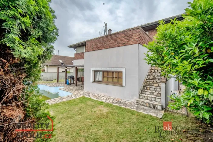 Prodej rodinného domu, Praha - Horní Počernice, Zárybnická, 307 m2