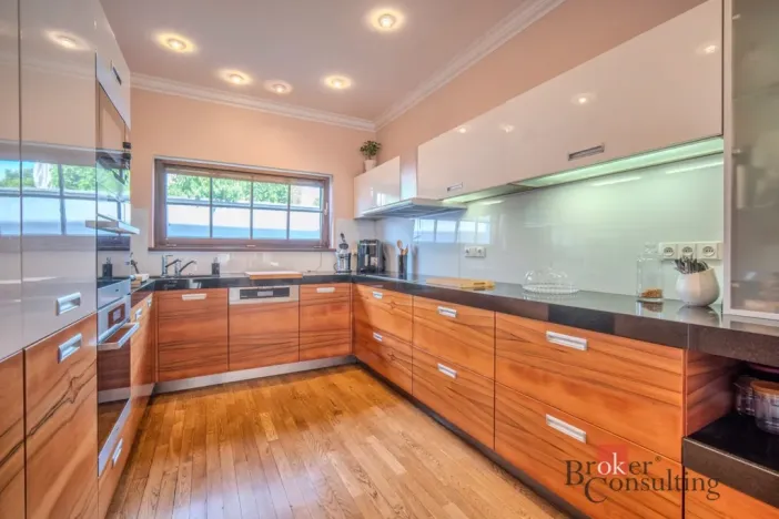 Prodej rodinného domu, Praha - Horní Počernice, Zárybnická, 307 m2