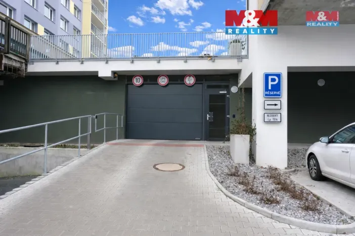 Pronájem garážového stání, Beroun - Beroun-Město, Okružní, 15 m2