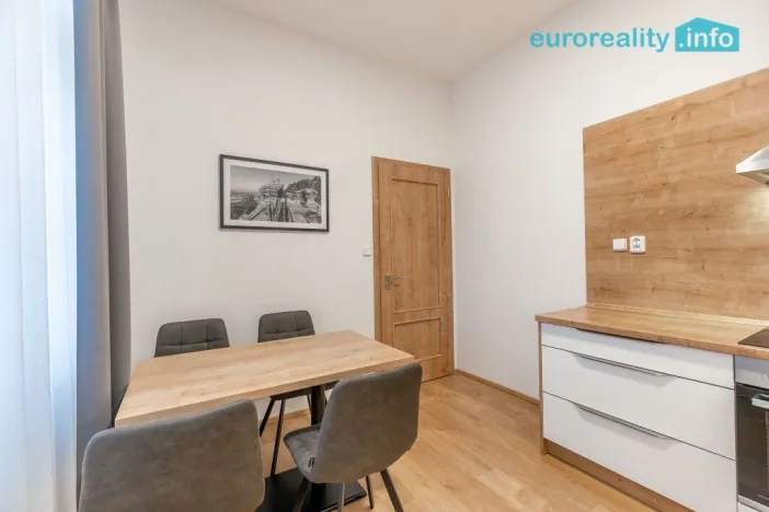 Pronájem bytu 2+1, Mladá Boleslav, náměstí Míru, 69 m2