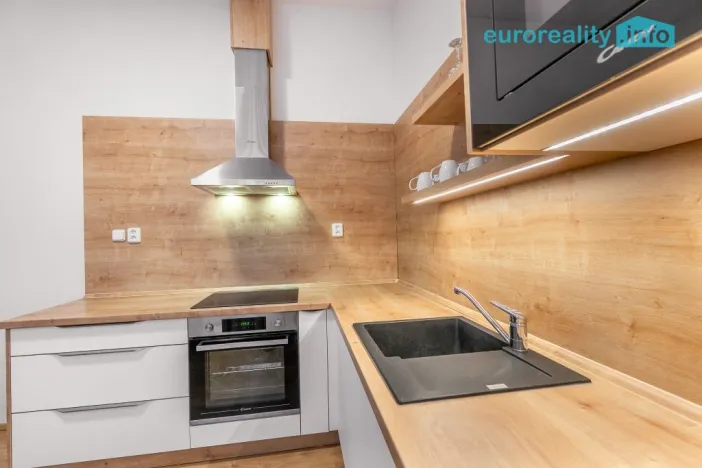 Pronájem bytu 2+1, Mladá Boleslav, náměstí Míru, 69 m2