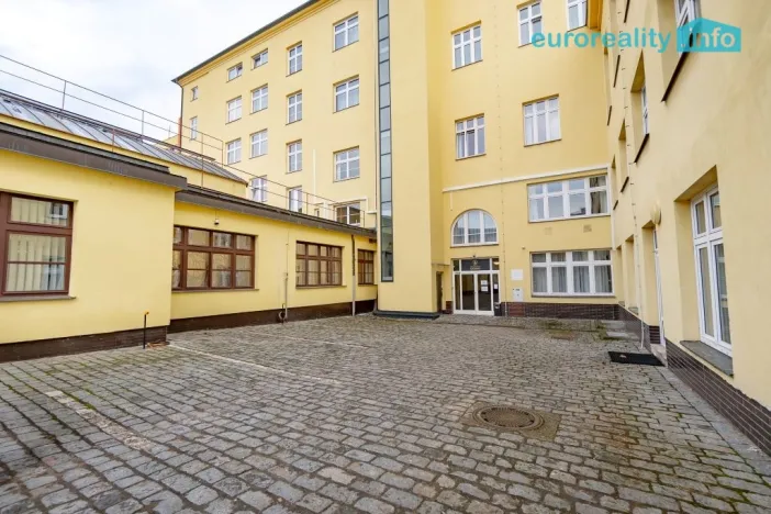 Pronájem bytu 2+1, Mladá Boleslav, náměstí Míru, 69 m2