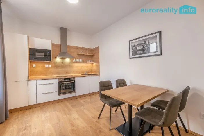 Pronájem bytu 2+1, Mladá Boleslav, náměstí Míru, 73 m2