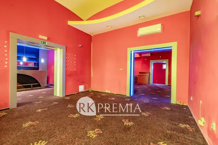 Pronájem obchodního prostoru, Teplice, Školní, 130 m2