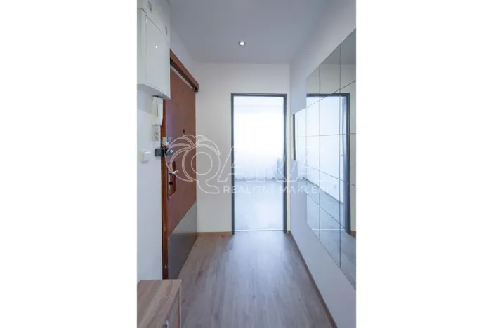 Pronájem bytu 3+1, Praha - Prosek, Jablonecká, 68 m2