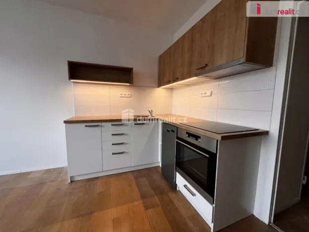 Prodej bytu 2+kk, Zlín, U Trojáku, 36 m2