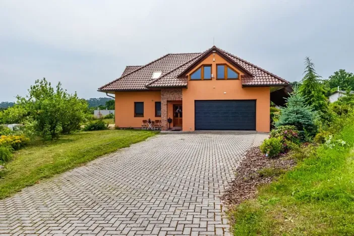 Prodej rodinného domu, Buš, 375 m2