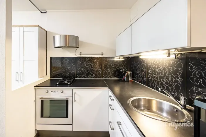 Pronájem bytu 2+kk, Praha - Karlín, Nekvasilova, 40 m2