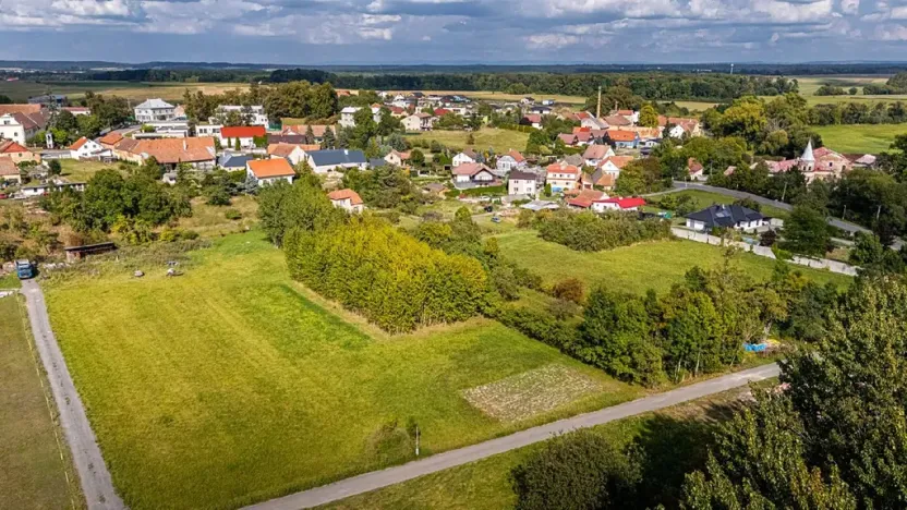 Prodej pozemku pro bydlení, Uhersko, 3765 m2