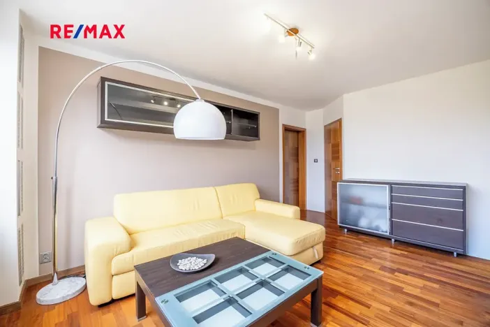 Pronájem bytu 2+1, Praha - Troja, Svídnická, 40 m2