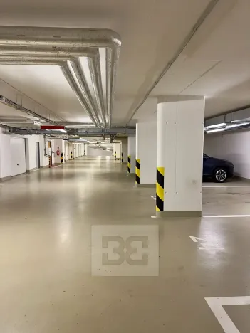 Pronájem garážového stání, Praha - Třebonice, K metru, 15 m2