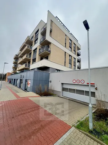 Pronájem garážového stání, Praha - Třebonice, K metru, 15 m2